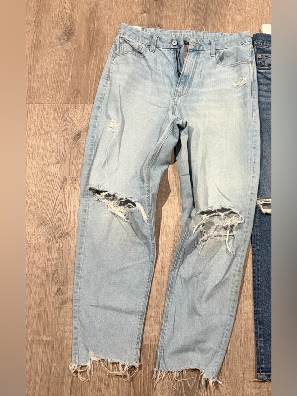 American Eagle Outfitters Light Blue Distressed Relaxed Jeans